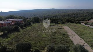 Marčana, atraktivno zemljišče s pogledom na morje