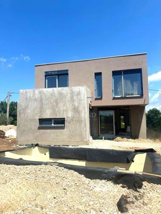 Poreč – okolica: Sodobna hiša z bazenom v mirnem okolju