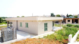 Poreč – okolica: Dvojček v pritličju z vrtom