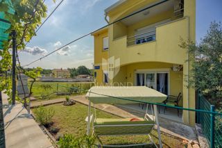 Novigrad, dva apartmaja 300m od morja!