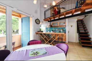 Rovinj! Apartma, balkon, parkirišče, 200 m do plaže!