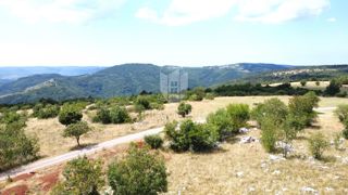 Istra, Oprtalj okolica – zemljišče 9.181 m² z razgledom