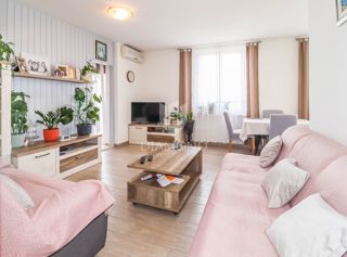 Rovinj, dvosobno stanovanje, balkon, parkirišče