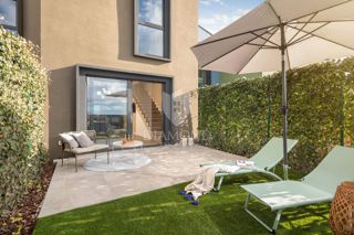 Poreč – moderna vrstna hiša blizu morja in centra