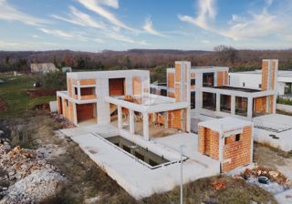 Sveti Lovreč, Fantastična arhitekturna vila, ROH-BAU