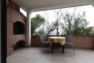 Rovinj, hiša z dvema stanovanjema, 750 m od morja