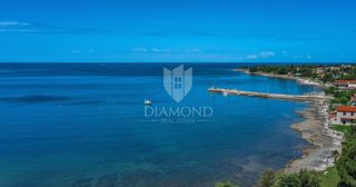 Okolica Novigrada, zemljišče z dovoljenjem 1.200 m2, 1. vrsta do morja!