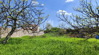 Barban, odlično stavbno zemljišče v bližini centra