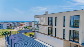 Novigrad, novo prostorno stanovanje 111m2 s 3 spalnicami in teraso!
