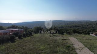 Marčana, fantastično zemljišče s pogledom na morje