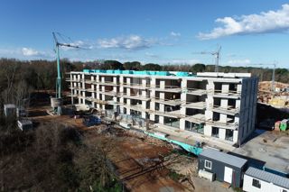 Poreč – Novo Stanovanje s Teraso v Mirnem Okolju