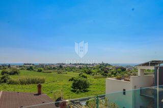 Novigrad, stanovanje 120 m2 s panoramskim pogledom na morje!