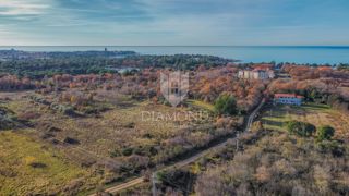 Umag, prostorno zazidljivo zemljišče 500 m od morja