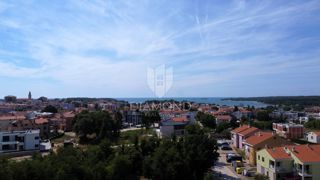 Poreč, okolica, gradbeno zemljišče 1 km od morja!