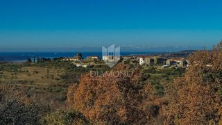 Ekskluzivno! Momjan, zemljišče s panoramskim pogledom na morje!