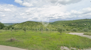 Buje, Kaštel, odlično zemljišče 553 m2 blizu meje!