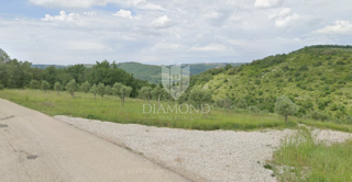 Buje, Kaštel, odlično zemljišče 553 m2 blizu meje!