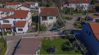 Buje, okolica, samostoječa hiša s pogledom na more !