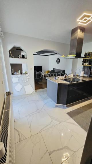 Hiša Donji Desinec, Jastrebarsko - Okolica, 699m2