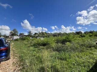 ZEMLJIŠČE V BLIŽINI SLOVENSKE MEJE