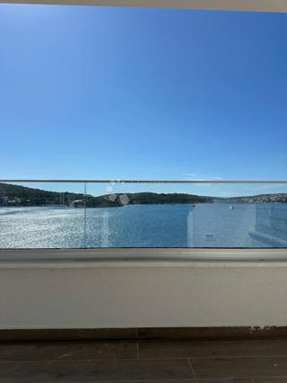 ROGOZNICA - APARTMA S STREŠNO TERASO V 2. VRSTI OD MORJA