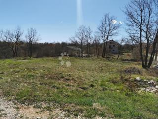 Gradbena parcela na mirni lokaciji z idejno zasnovo