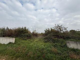 Gradbena parcela na mirni lokaciji