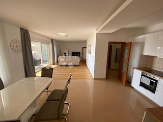 Stanovanje Ičići, Opatija - Okolica, 130,30m2
