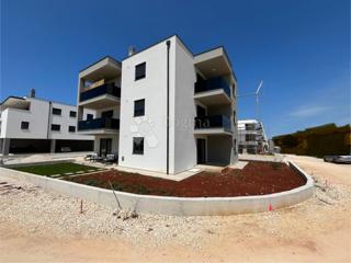 MODERNO APARTMA Z VRTOM, OKOLICA UMAGA