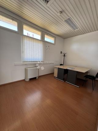 Poslovni prostor Škurinje, Rijeka, 249m2