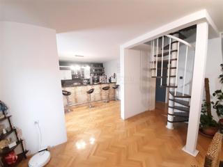 Hiša Sesvetski Kobiljak, Sesvete, 426m2