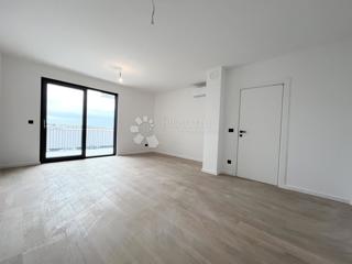 Stanovanje v novogradnji z dvigalom in garažo, Umag