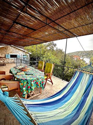 Čudovita hiša s pogledom na morje