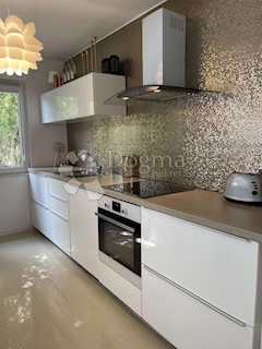 Stanovanje Malinska, Malinska-Dubašnica, 85m2