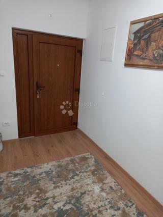 Vrbovsko, stanovanje z garažo in konobo