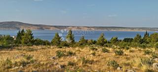[OAZA OB MORJU] Zemljišče Starigrad 7500m2 