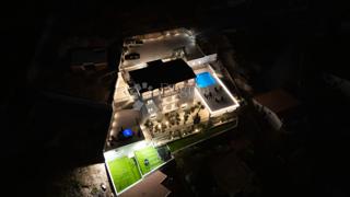 SEVID - PROSTORNA VILA 50M OD MORJA Z RAZGLEDOM Z VRHU