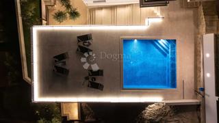 SEVID - PROSTORNA VILA 50M OD MORJA Z RAZGLEDOM Z VRHU