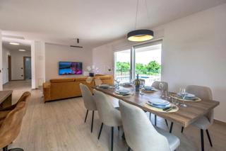 Hiša Kunj, Raša, 152m2