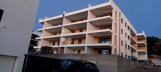 Stanovanje Okrug Gornji, Okrug, 106,37m2