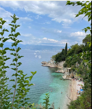 Rijeka, Pećine, 120 m od plaže