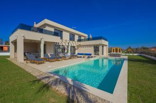 ČUDOVITA MODERNA VILA V BLIŽINI ROVINJA