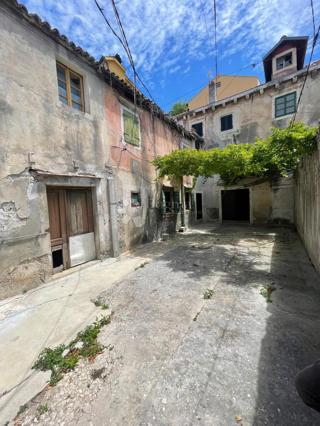 Hiša Grad, Šibenik, 180,93m2
