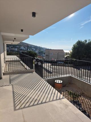 Stanovanje Okrug Gornji, Okrug, 94,03m2 