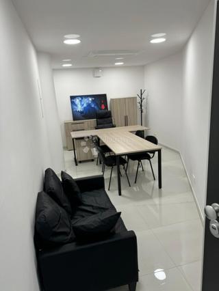 Poslovni prostor Centar, Pula, 18m2