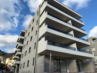 NOVOGRADNJA SEGET DONJI, DVOSOBNO STANOVANJE – 200 M OD MORJA!!