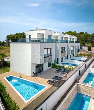 TROGIR/ČIOVO - ČUDOVITA VILA Z BAZENOM IN RAZGLEDOM