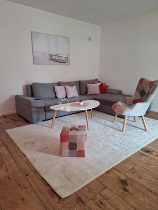 Stanovanje Okrug Gornji, Okrug, 78m2