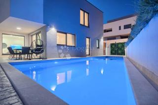 Hiša Strožanac, Podstrana, 293m2