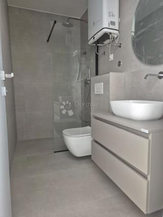 Stanovanje Okrug Gornji, Okrug, 99,04m2